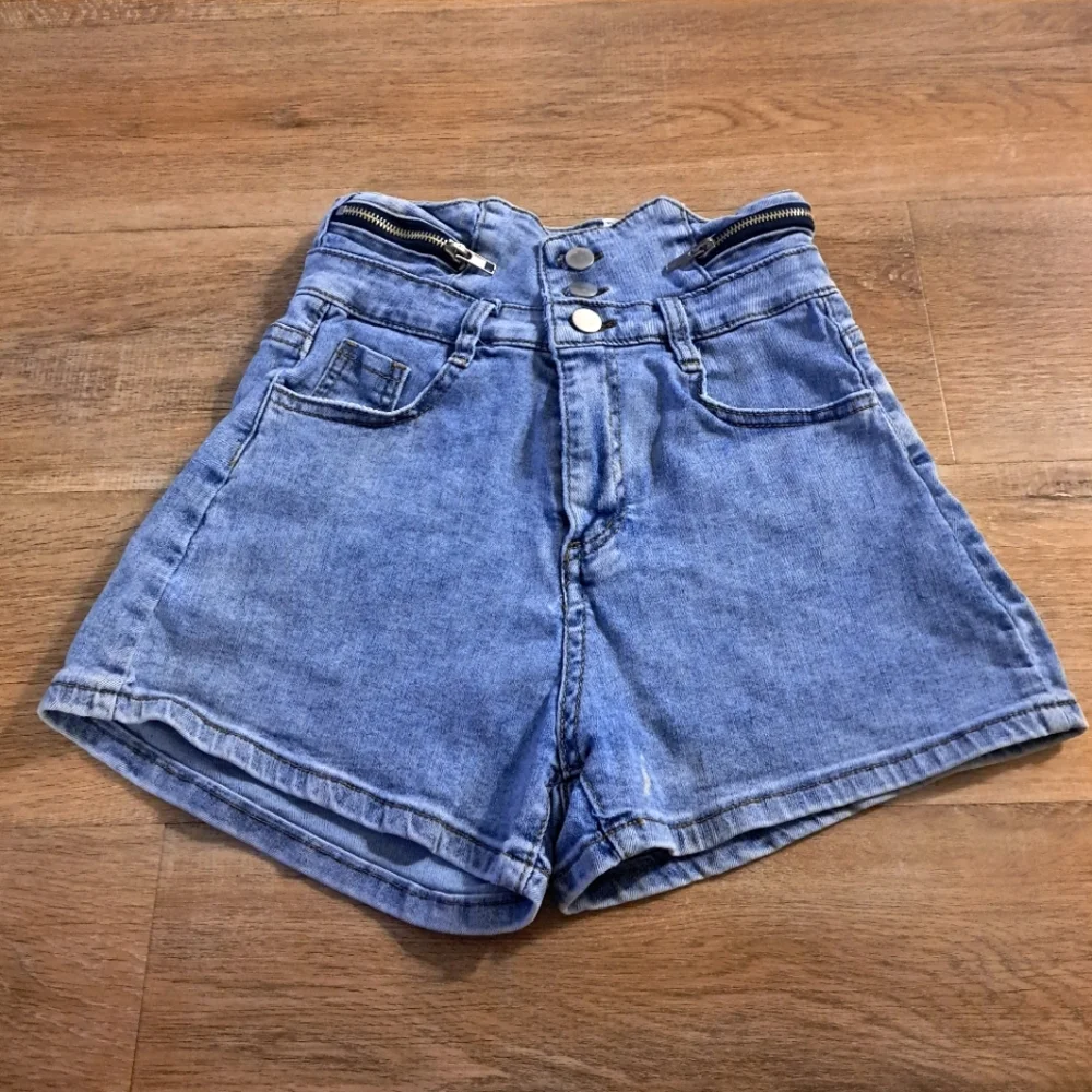 Sugar Blue Denim Jean Shorts Front Back Pockets Buttons Zipper Girl's Large